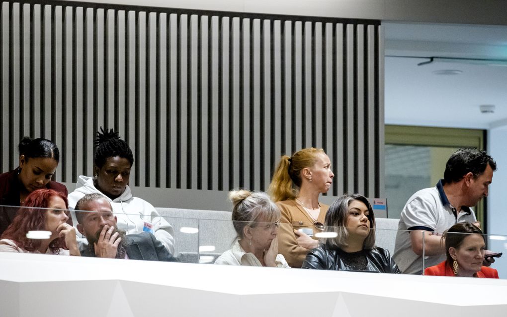 Gedupeerden van de toeslagenaffaire op de publieke tribune tijdens een debat in de Tweede Kamer over de uit huis geplaatste kinderen wier ouders slachtoffer zijn van het toeslagenschandaal. Het vorige kabinet is gevallen over het toeslagenschandaal en de compensatie van gedupeerden keer op keer vertraging oploopt. beeld ANP, Sem van der Wal