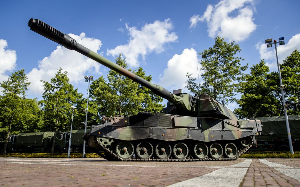 Een pantserhouwitser tijdens de presentatie van de Defensienota 2022 op de Rotterdamse van Ghentkazerne. beeld ANP, Sem van der Wal