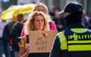Demonstranten protesteren op Prinsjesdag op het Plein in het centrum van Den Haag tegen de coronaregels en het regeringsbeleid. beeld ANP, Jeroen Jumelet