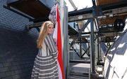 Prinses Amalia bij de vlag. beeld RVD