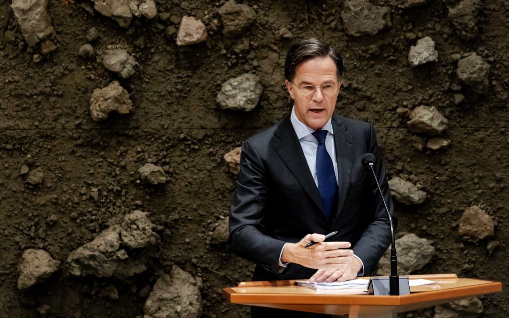 Premier Rutte tijdens het debat over het coalitieakkoord. beeld ANP, Robin van Lonkhuijsen