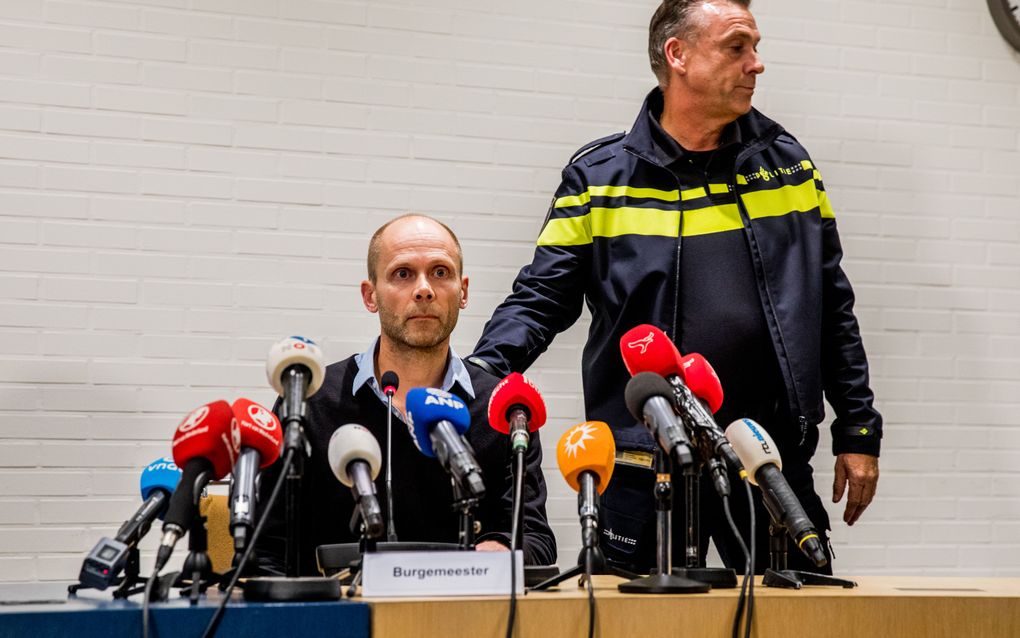 De oom van Anne tijdens de persconferentie. beeld ANP