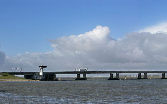 Watersportvereniging HISWA doet een dringend appel op de directie van Rijkswaterstaat om de Ketelbrug weer open te stellen. Foto RD, Anton Dommerholt