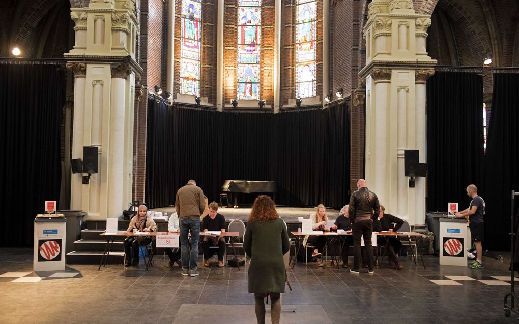 Stemmen in de Posthoornkerk in Amsterdam. beeld ANP