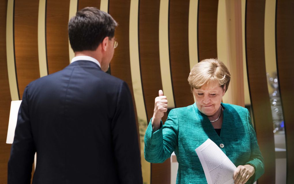 De Duitse bondskanselier Merkel en premier Rutte zaterdag in Hamburg tijdens de G20. beeld ANP