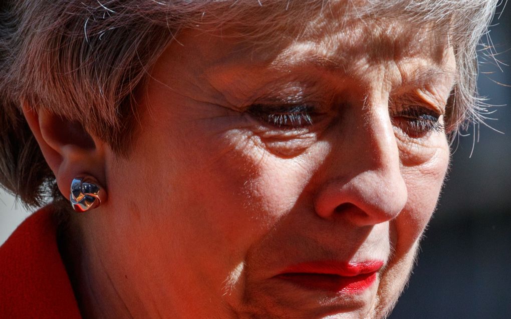 Theresa May hield het niet droog tijdens de aankondiging van haar aftreden. beeld AFP