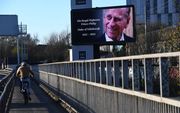 Een billboard in het Schotse Glasgow met een herinnering aan prins Philip. beeld AFP, Andy Buchanan