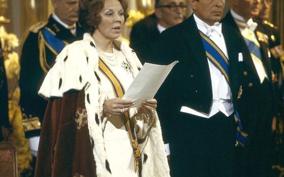 Op 30 april 1980 werd prinses Beatrix in de Nieuwe Kerk in Amsterdam ingehuldigd als de koningin van Nederland. Foto ANP