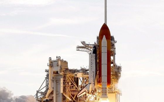 De Amerikaanse spaceshuttle Endeavour is gelanceerd. Het ruimteveer vertrok woensdag (plaatselijke tijd) vanaf de ruimtebasis Cape Canaveral in Florida. Foto EPA