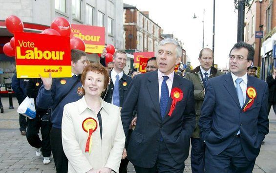 De nieuwe Britse minister Woolas (rechts) van Immigratie. foto EPA