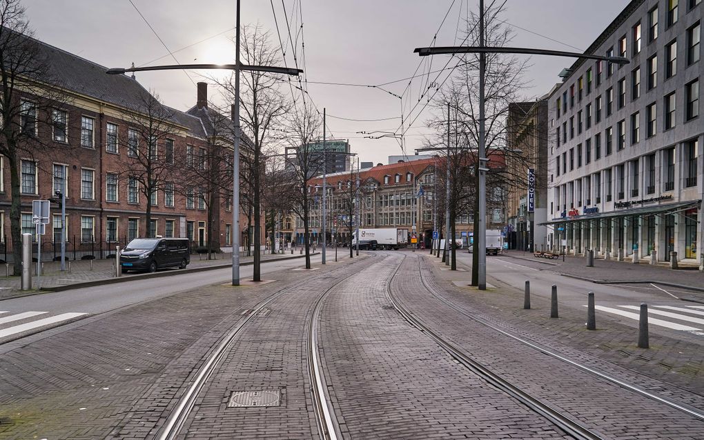 Het centrum van Den Haag. De stad ontwaakt een dag nadat het kabinet aangescherpte maatregelen heeft aangekondigd tegen het coronavirus. beeld ANP