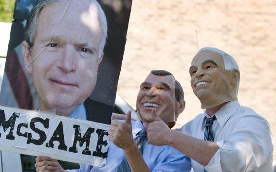 Aanhangers van Obama vinden McCain een tweede Bush. Foto EPA