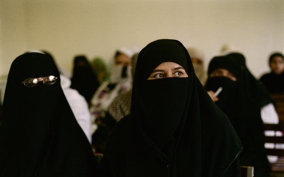 Studenten op de universiteit van Peshawar. Bijna de helft van hen is vrouw. Foto’s Robert Knoth