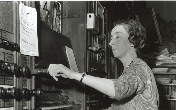 Jeanne Marie Madeleine Demessieux aan de klavieren van het orgel in de Evangelisch Lutherse Kerk in Den Haag. Foto Koos Schippers fotografie