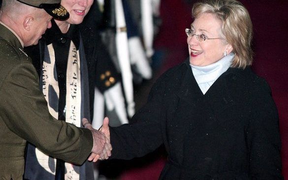 De Amerikaanse minister van Buitenlandse Zaken Hillary Clinton is donderdagavond (lokale tijd) aangekomen in Zuid–Korea. Foto EPA