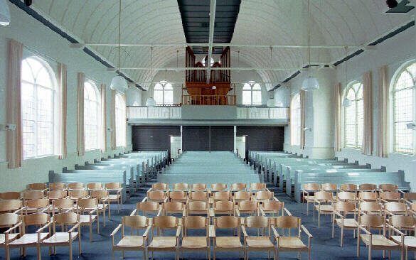 Interieur van de voortgezette gereformeerde kerk in Boornbergum, waar de synode van de VGKN zaterdag plaatshad. beeld vgkn Boornbergum