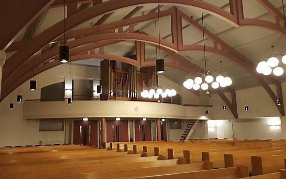 Het Fama & Raadgeverorgel (1972) in de voormalige Bethelkerk in Lunteren. De hersteld hervormde gemeente in Barneveld heeft dit orgel aangekocht. beeld J. L. van den Heuvel Orgelbouw