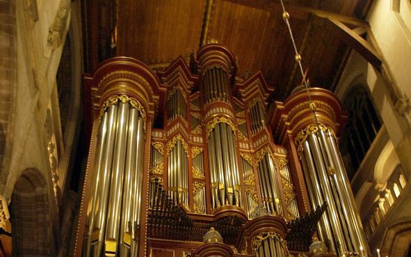 „Er is zo weinig te zien. Terwijl het orgel speelt, zitten de meeste luisteraars met een strakke blik naar het orgelfront te kijken.” Foto RD