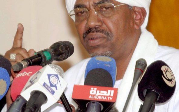 N’DJAMENA - De Sudanese president Omar al–Bashir verbrak zondag alle banden met Tsjaad. Tsjaad heeft nu de grens met Sudan gesloten en alle economische banden verbroken. Zelfs de verkoop van Sudanese muziek is verboden. Foto EPA