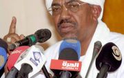 N’DJAMENA - De Sudanese president Omar al–Bashir verbrak zondag alle banden met Tsjaad. Tsjaad heeft nu de grens met Sudan gesloten en alle economische banden verbroken. Zelfs de verkoop van Sudanese muziek is verboden. Foto EPA