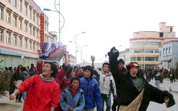 Chinezen protesteren voor een vrij Tibet. Foto EPA