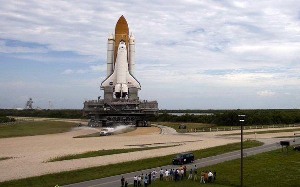 HOUSTON – De Amerikaanse ruimtevaartorganisatie NASA vreest dat de geplande lancering van de spaceshuttle Endeavour zaterdagochtend (Nederlandse tijd) niet door kan gaan. Een koufront dreigt rond het weekeinde regen en dichte bewolking naar de lanceerbasi