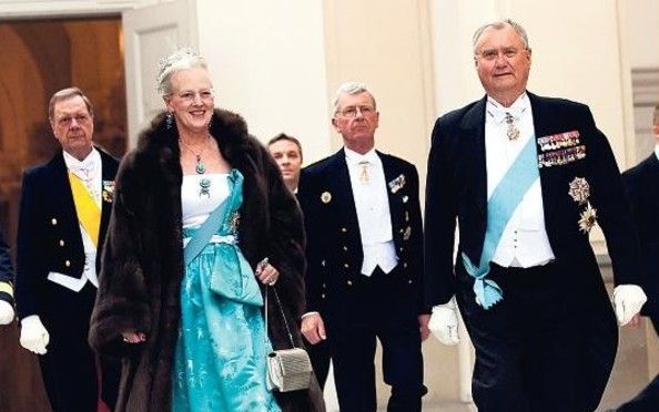 Koningin Margrethe van Denemarken en prins Henrik dineerden vorige week met politici. Foto's ANP