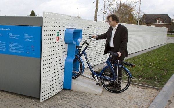 OV-fietsen die afgeschreven zijn in Nederland gaan naar Zuid-Afrika. Foto ANP