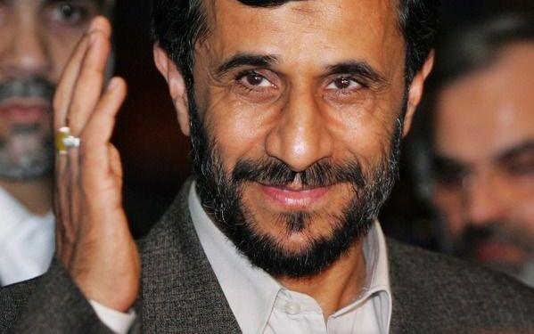 TEHERAN – De verkiezingscampagne in Iran was de afgelopen tijd al steeds harder geworden. Beschuldigingen vlogen over en weer. Op de laatste campagnedag woensdag was het president Mahmoud Ahmadinejad die opnieuw uithaalde. Foto ANP