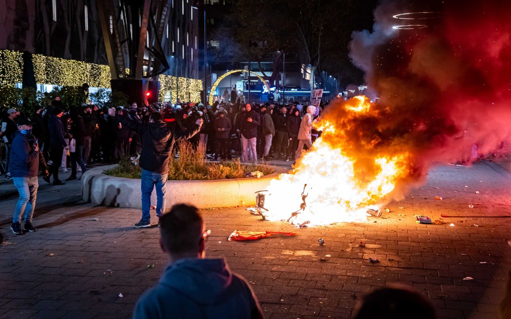 Rellen in Rotterdam, vrijdagavond. beeld ANP