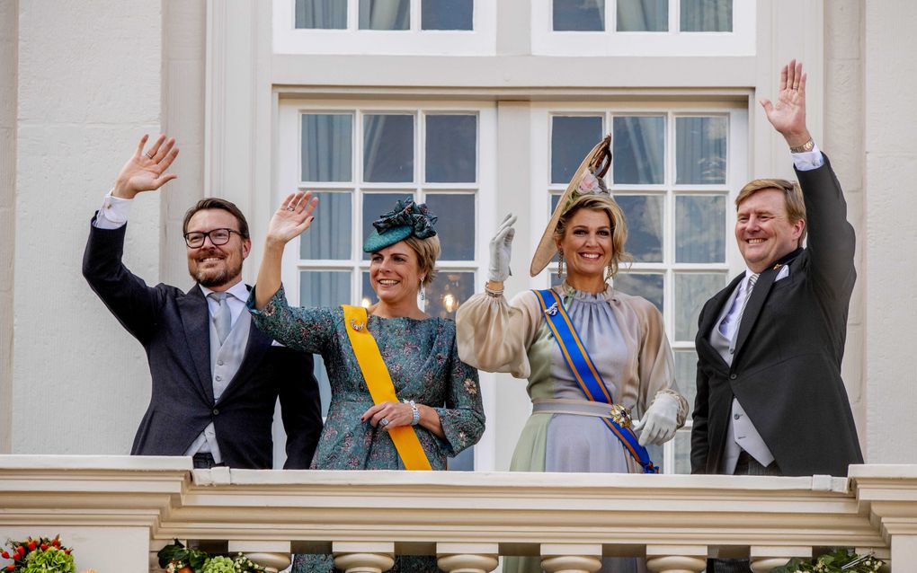 De koninklijke familie op het balkon van Paleis Noordeinde. beeld ANP