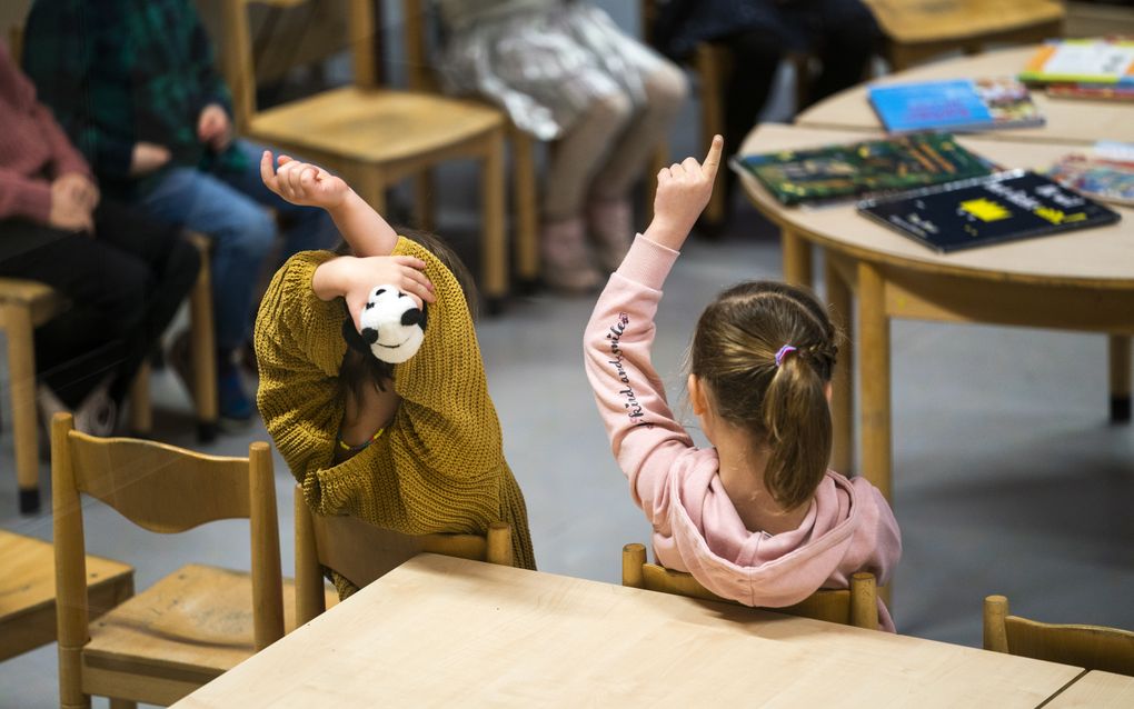 Leerlingen van basisschool Zonnewereld tijdens de eerste schooldag in het nieuwe jaar. De basisscholen en middelbare scholen gaan weer van start na de kerstvakantie. beeld ANP, Jeroen Jumelet