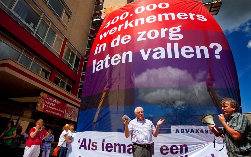 Werknemers in de zorg gaan de komende tijd actievoeren voor een betere cao. Dat maakte vakbond FNV Abvakabo bekend. Foto ANP