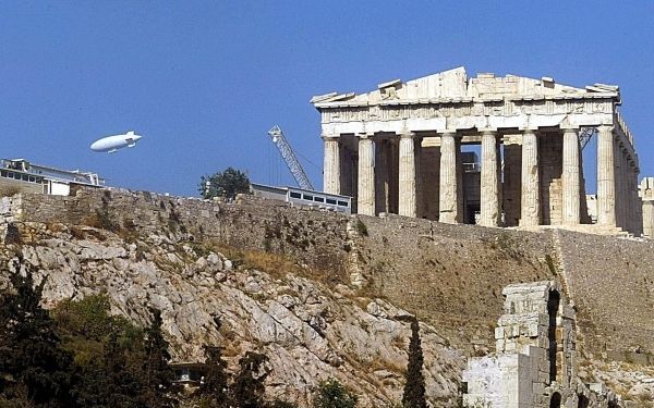 Verdacht pakje bij Hongaarse ambassade Athene. Foto EPA