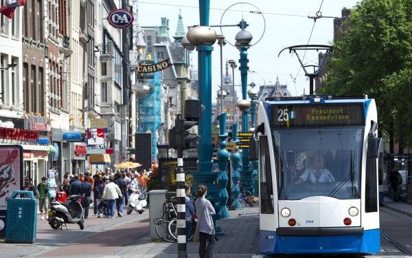 Rover wil kaartje voor Amsterdams OV. Foto ANP