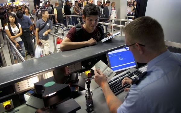 Ongeval dienstpistool marechaussee Schiphol. Foto ANP