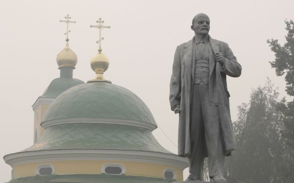 Opnieuw standbeeld Lenin opgeblazen. Foto EPA