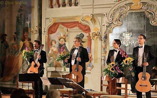 Het Praags Gitaar Kwartet. Beeld www.oudemuziekbarneveld.nl