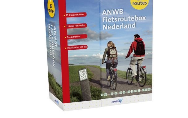 De fietsroutebos van de ANWB, met onder andere een gids met een beschrijving van de 75 nieuwe routes en 11 lange fietsrondes.