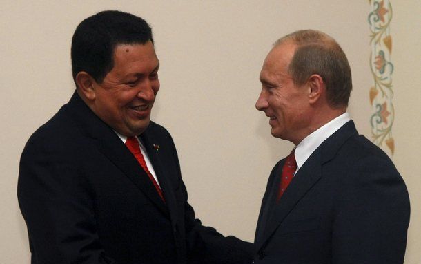 Rusland en Venezuela overwegen een samenwerking op nucleair gebied. Dat heeft de Russische premier Vladimir Poetin donderdagavond gezegd na gesprekken met de Venezolaanse president Hugo Chàvez. Foto EPA