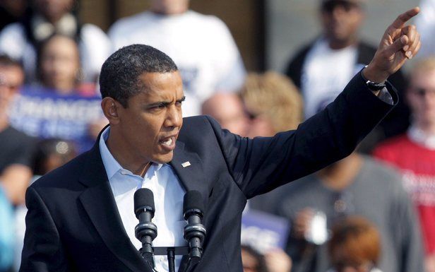 De Amerikaanse presidentskandidaten Barack Obama en John McCain vechten in de laatste ronde van hun campagnevoering om stemmen in de voor hen cruciale staten. De Democraat Obama (foto) bezocht zondag Ohio. Foto EPA