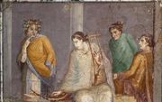 Fresco uit Stabiae met vier vrouwen onder een colonnade. Een van de vrouwen bespeelt tegelijkertijd een harp en een kithara, een snaarinstrument uit de klassieke oudheid. Datering 1ste eeuw n. Chr. beeld Museo Archeologico Nazionale di Napoli