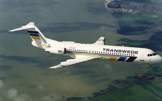 Een vergelijkbare Fokker 100 heeft maandag een noodlanding moeten maken op de luchthaven van het Duitse Stuttgart. Foto EPA