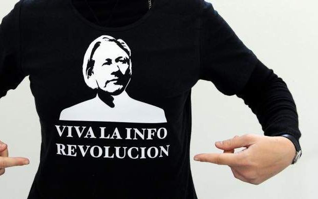 Shirt met Che Guavara-achtige foto van WikiLeaks-voorman Julian Assange. Foto EPA