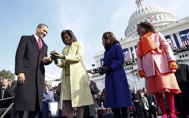 De dochters van president Barack Obama, Sasha en Malia, tijdens de inauguratie. Foto EPA