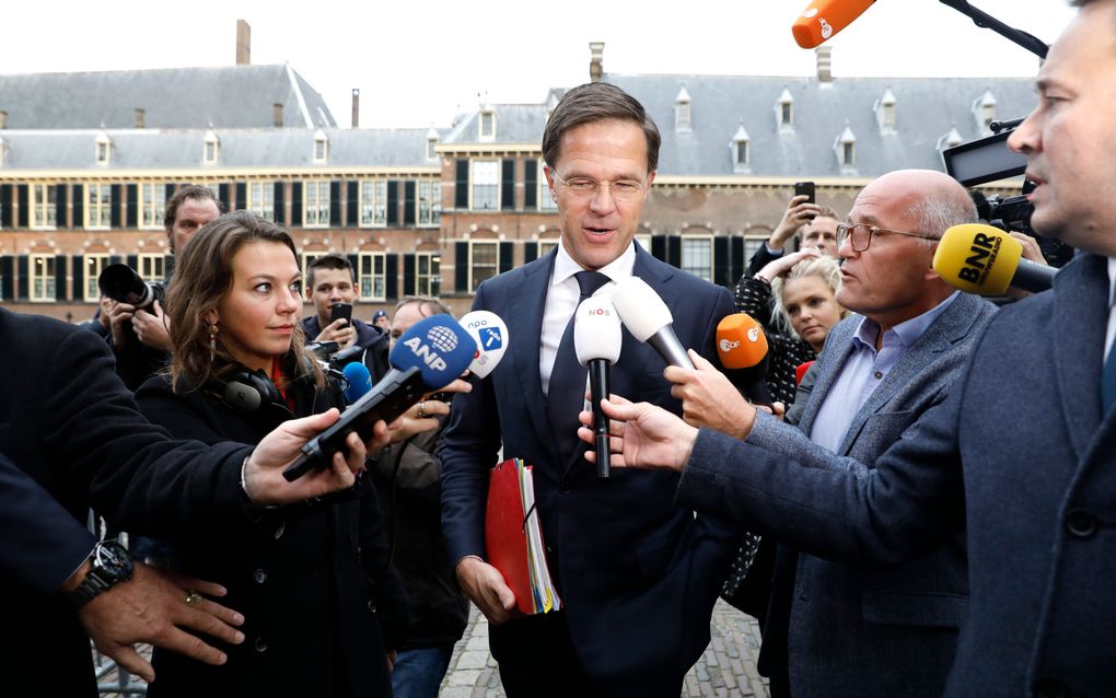 Mark Rutte (VVD) komt aan op het Binnenhof. Informateur Gerrit Zalm ontvangt de onderhandelaars Sybrand Buma (CDA), Gert-Jan Segers (ChristenUnie), Mark Rutte (VVD) en Alexander Pechtold (D66) voor hun verslag van de fractievergaderingen over het concept-