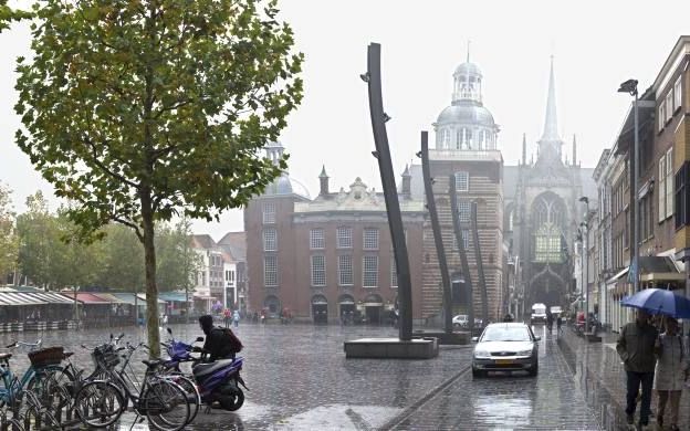 Goes in Zuid-Beveland kent een divers kerkelijk leven en telt zeker tien verschillende kerkgenootschappen, van vrijzinnig tot orthodox-protestants. De Maria Magdalenakerk (rechtertoren) is beeldbepalend voor het centrum. Foto RD, Anton Dommerholt