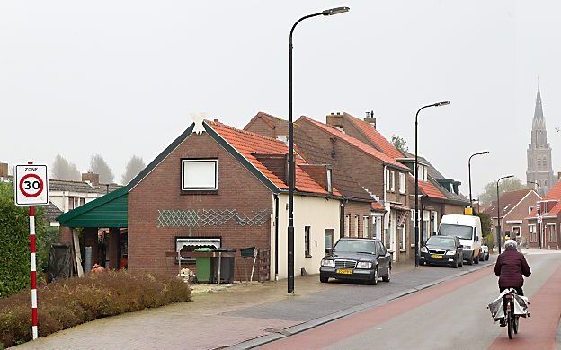 ’s-HEERENHOEK – Het dorp ’s-Heerenhoek, gemeente Borsele, is een van de roomse enclaves in Zeeland. De Heilige Willibrorduskerk, de enige kerk van het dorp, wordt in de volksmond de kathedraal van Zuid-Beveland genoemd.  Foto RD, Anton Dommerholt