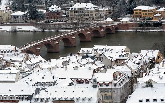 Een besneeuwd Heidelberg. Foto EPA.