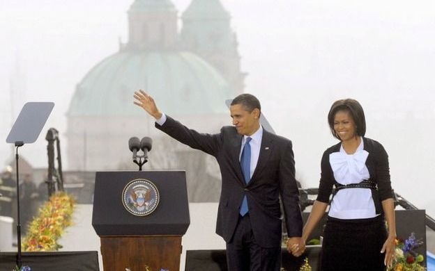 De Amerikaanse president Obama met zijn vrouw Michelle tijdens een bezoek aan Praag in april van dit jaar. Foto EPA